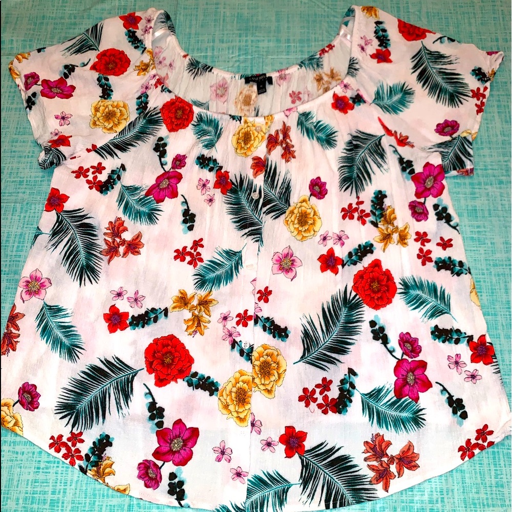 Lane Bryant Summer short sleeve top. Size 16